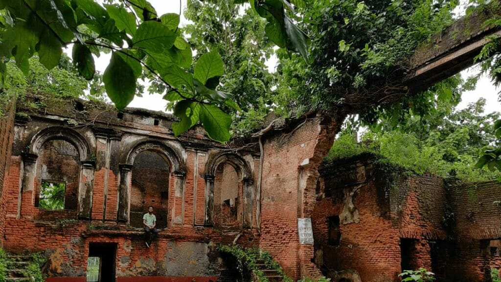 Dalal Bazar Zamindar Bari was the residence of Zamindar Lakshmi Narayan Baishnab. It is situated in Lakshmipur district Sadar Upazila's Dalal Bazar Union. 