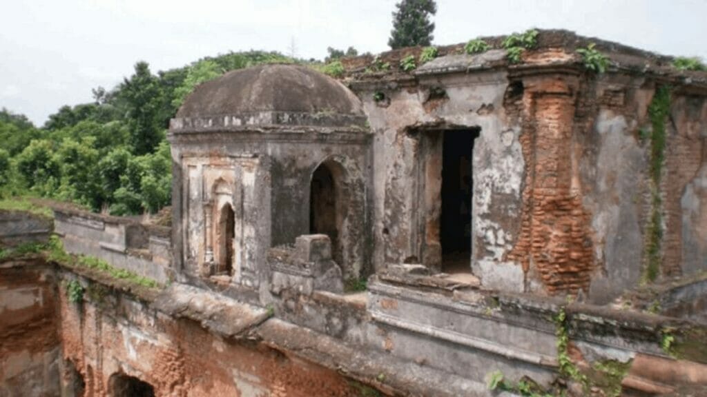 The palace is located in the Mohammadpur upazila of the Magura district.