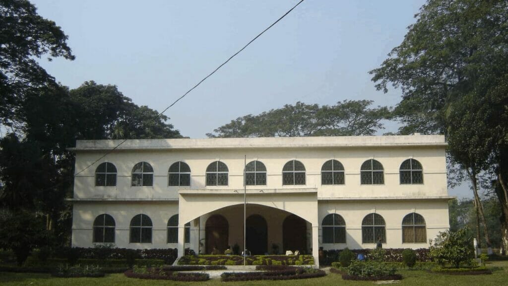 Shilpaacharya Zainul Abedin Sangrahashala is an art museum located in Park Road of Mymensingh district, in the area of Shaheeb Quarter Park on the bank of the Old Brahmaputra River. 