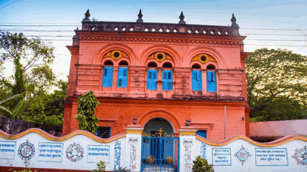 Tagore Lodge is situated in Milpara, seven kilometers from Kushtia Sadar, Kushtia district. 